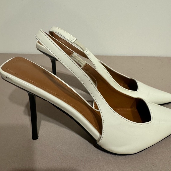 White shoes size 9 - Picture 4 of 16